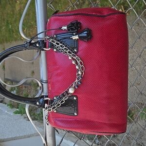 🖤Flawless Gorgeous Red/Black Purse W Beautifully Decorated Chains & Features 🖤